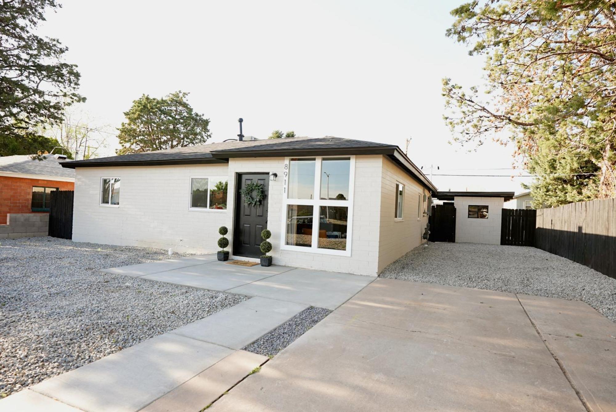 Centrally Located! Remodeled! Huge Backyard! The White House Albuquerque Exterior photo