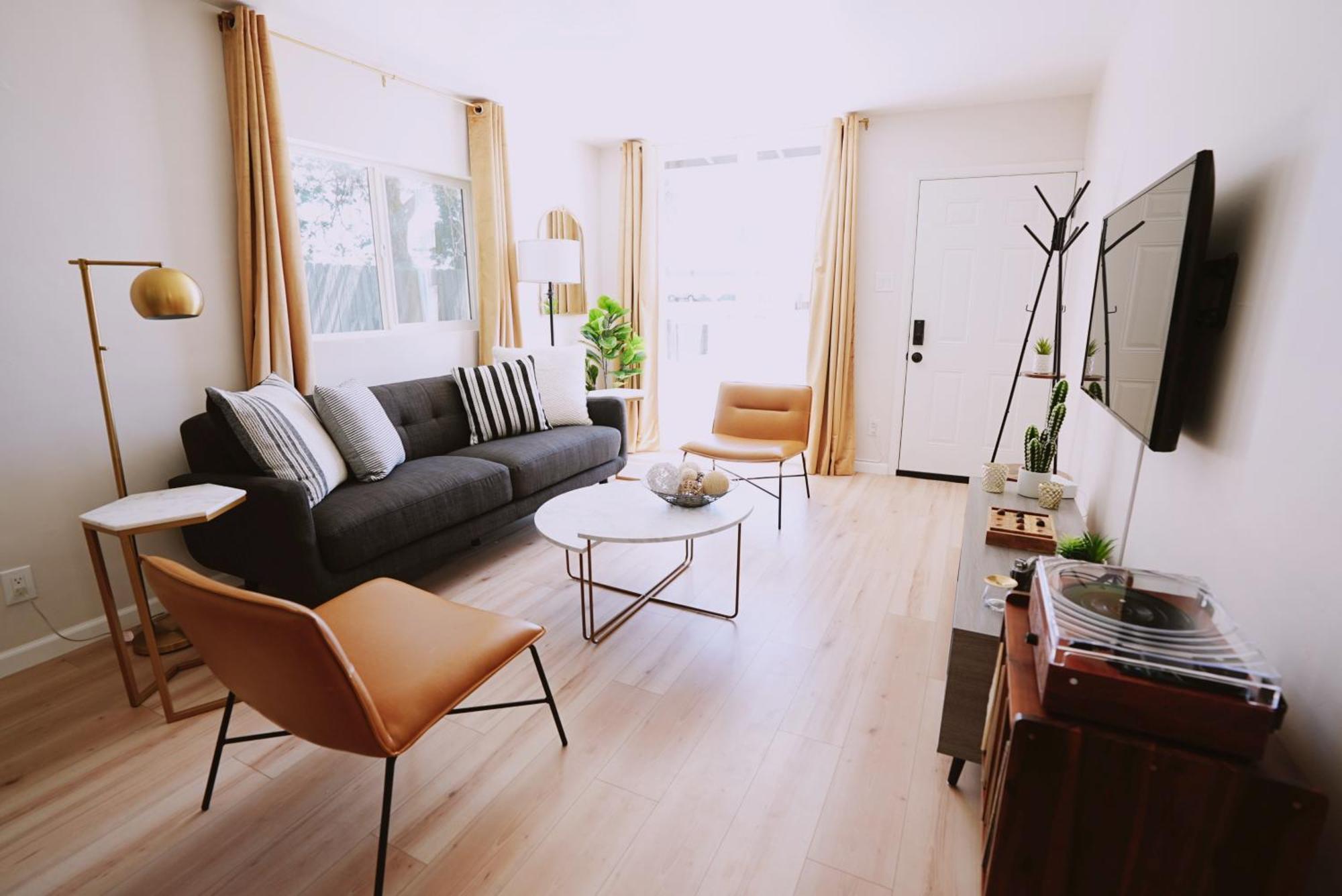 Centrally Located! Remodeled! Huge Backyard! The White House Albuquerque Exterior photo