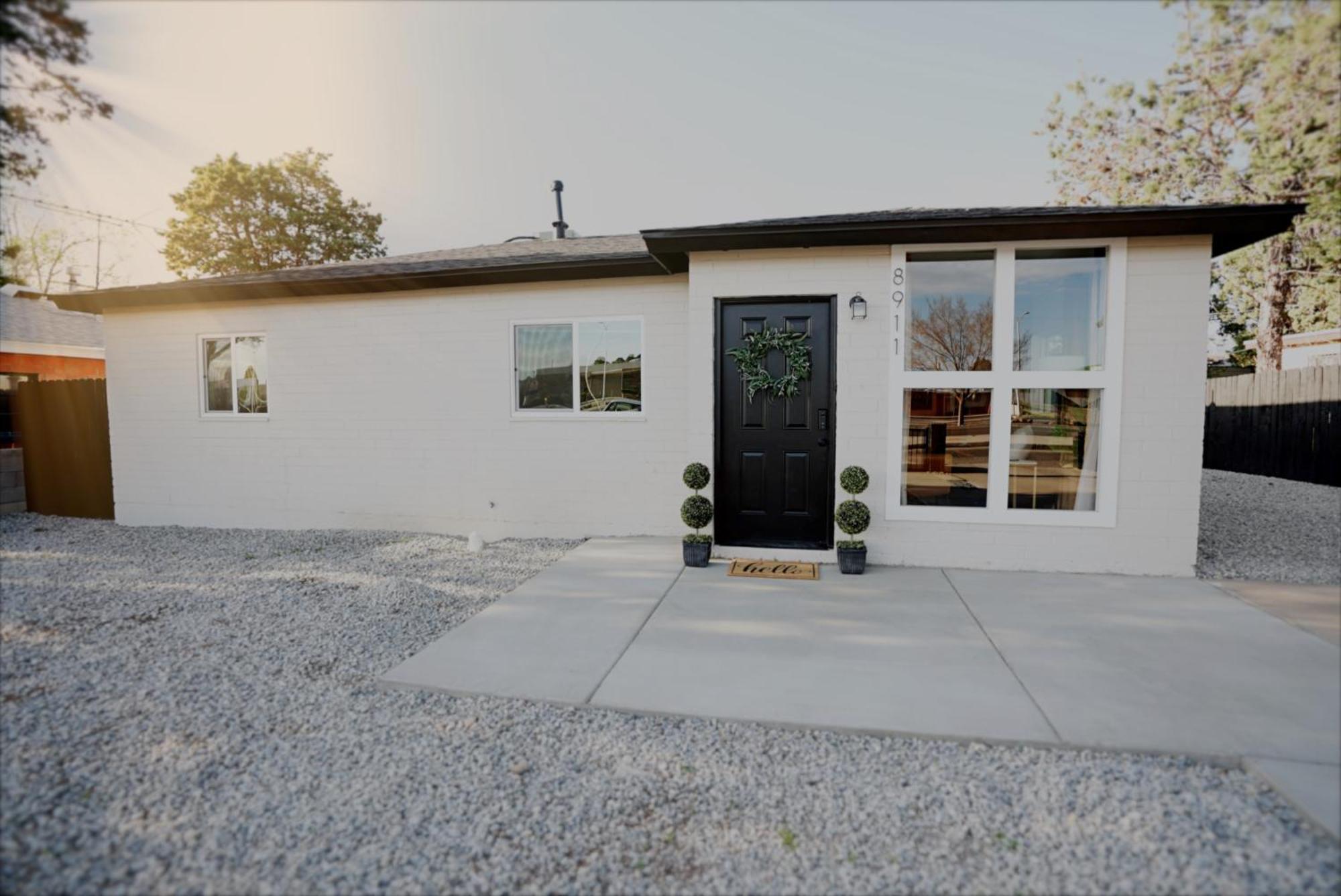 Centrally Located! Remodeled! Huge Backyard! The White House Albuquerque Exterior photo