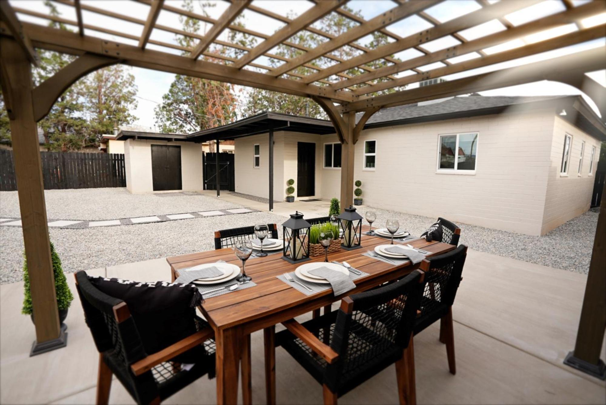 Centrally Located! Remodeled! Huge Backyard! The White House Albuquerque Exterior photo
