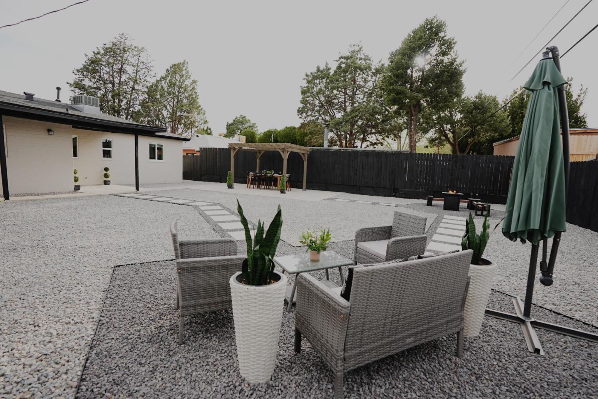Centrally Located! Remodeled! Huge Backyard! The White House Albuquerque Exterior photo