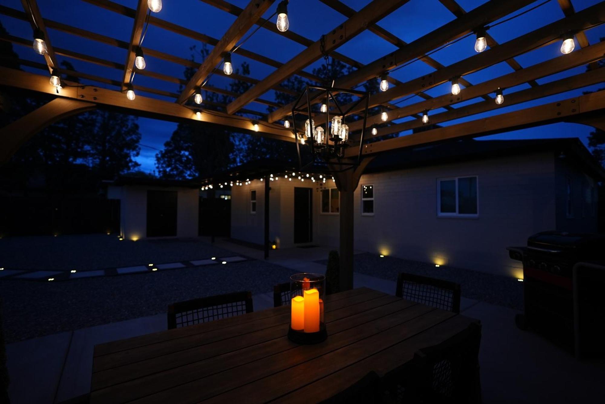 Centrally Located! Remodeled! Huge Backyard! The White House Albuquerque Exterior photo